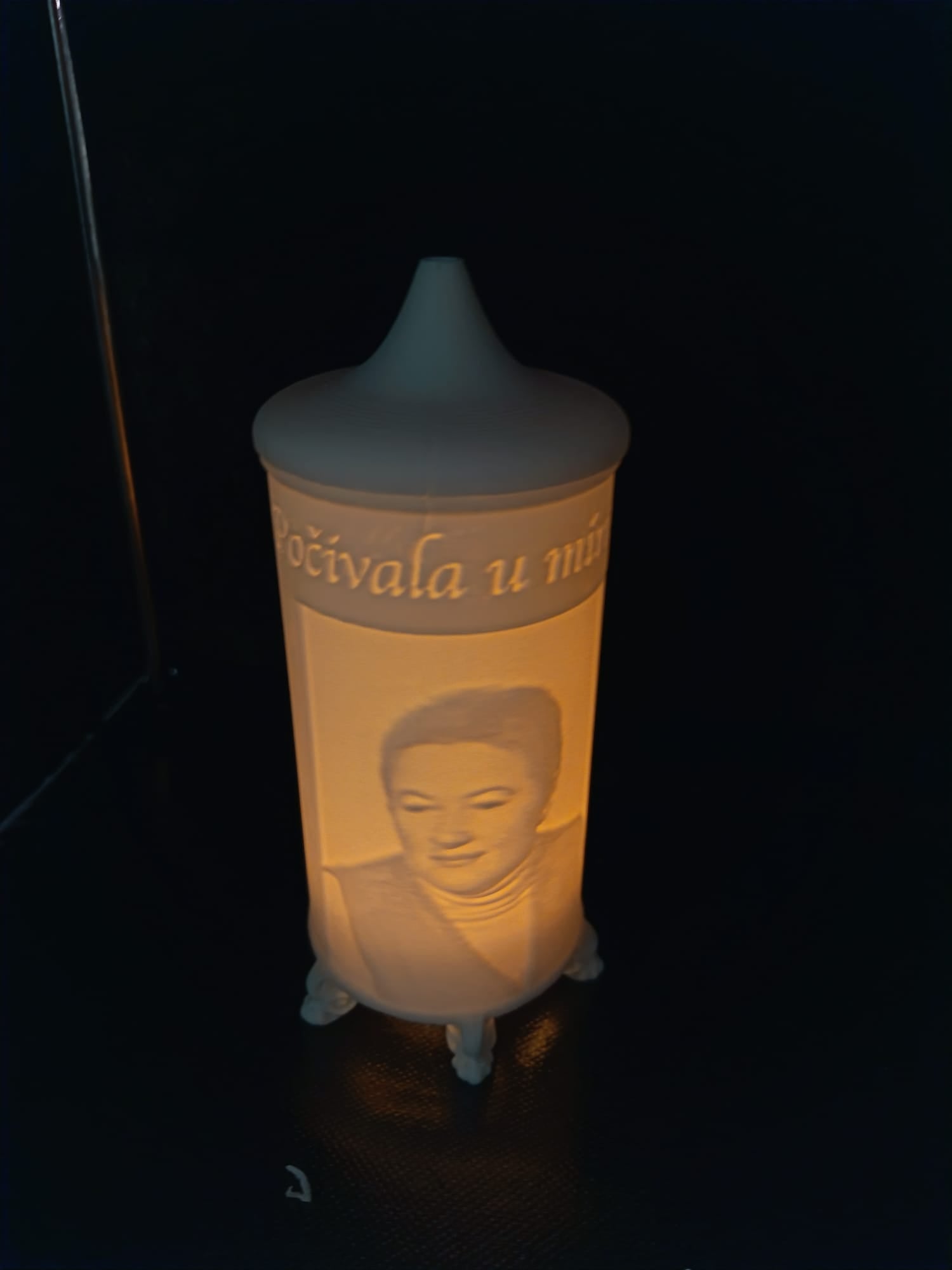 Personalizirana memorijalna svijeća s fotografijom